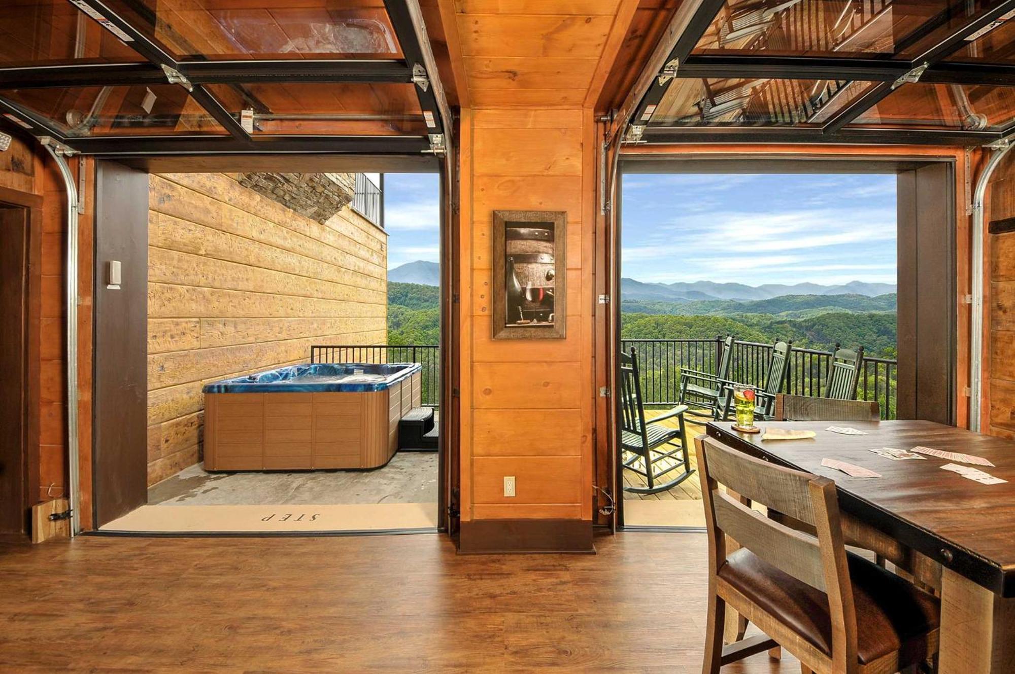 Вилла Skyview Mansion:13Bdrm, 17Bath, Sleeps 70, Indoor Pool, Amazing Views Пиджен-Фордж Экстерьер фото